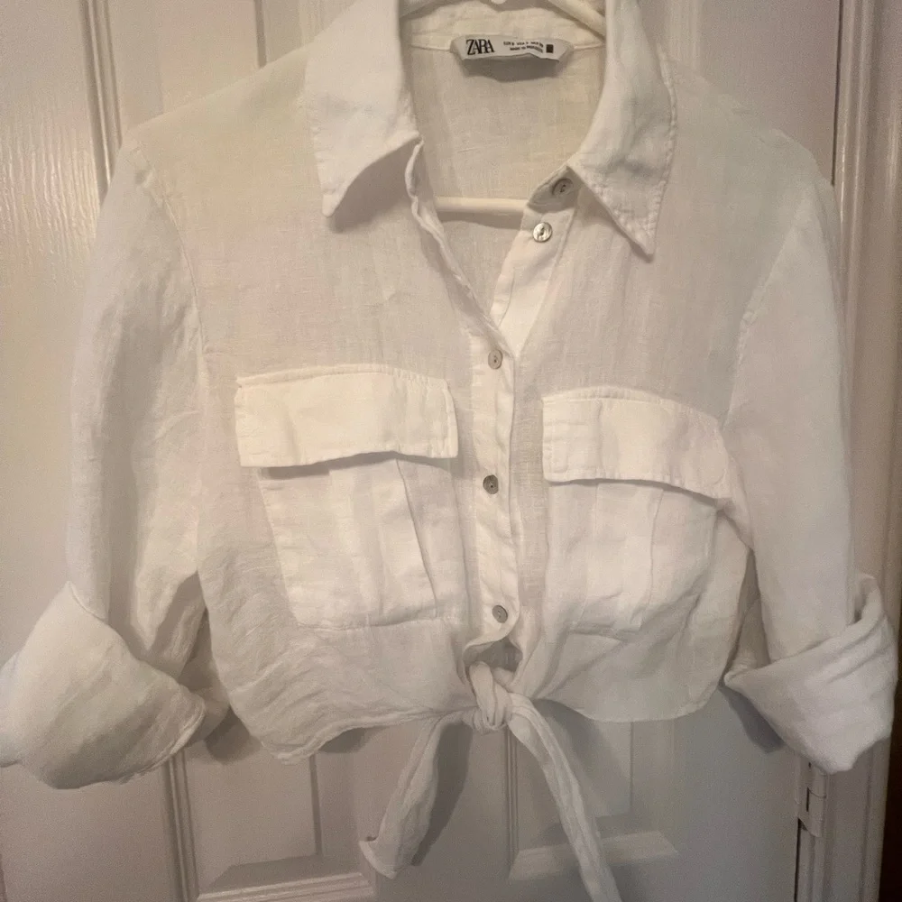Zara Cropped White Button-Up Tie Front Shirt. Size small - Picture 1 of 3